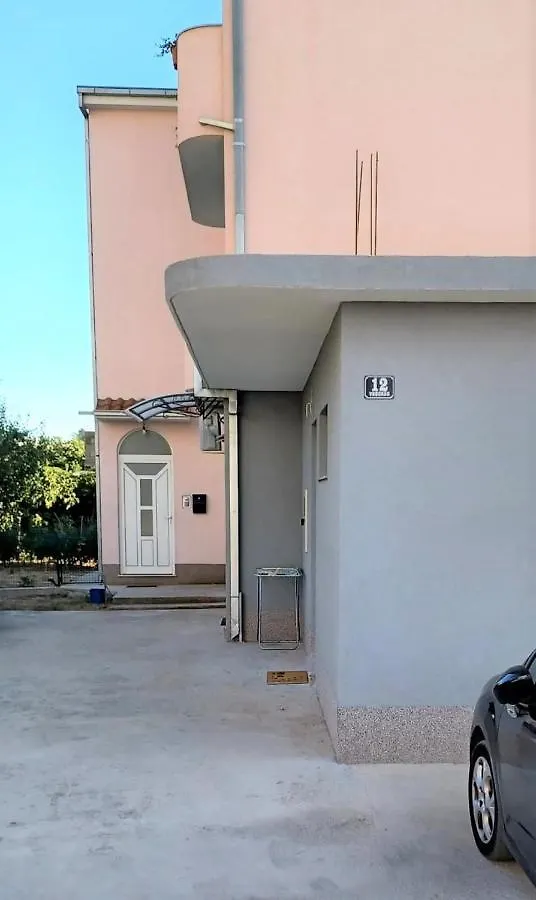 Apartment Neva Split With Free Private Parking Space
