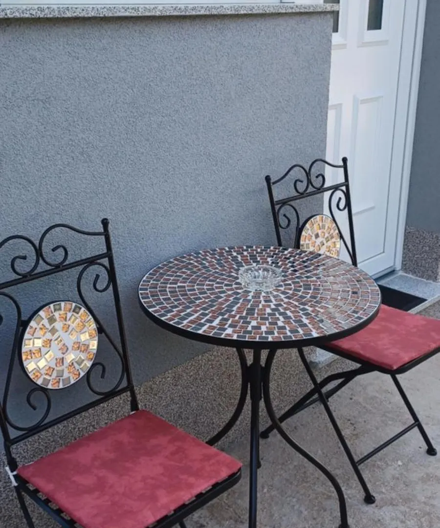 Apartment Neva Split With Free Private Parking Space