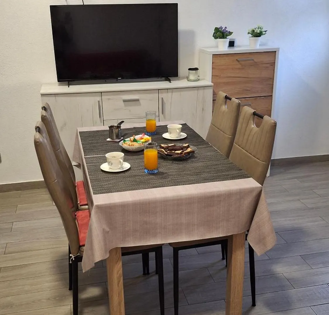 Apartment Neva Split With Free Private Parking Space