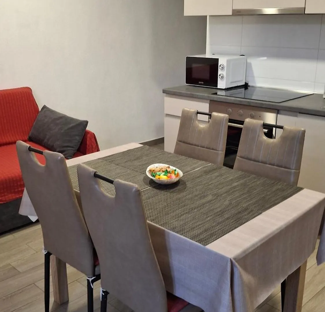 Apartment Neva Split With Free Private Parking Space